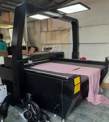 Mesin Laser Galvo Kecepatan Tinggi untuk Cetak Hijab / Syal / Pashmina Dengan / Handscarves